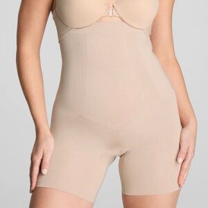 SPANX “On Core” High-Waisted Mid-Thigh Short size Large